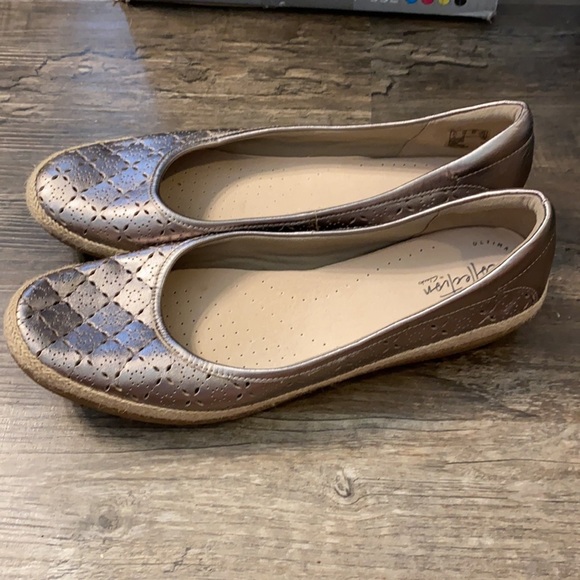 FINAL PRICE Cute Collection by Clark’s Women’s Slip On Shoes - Picture 3 of 9